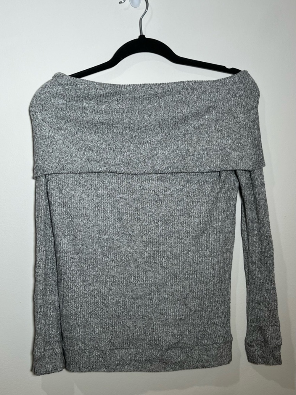 Express Off-the-Shoulder Ribbed Sweater - Gray - Picture 3 of 4